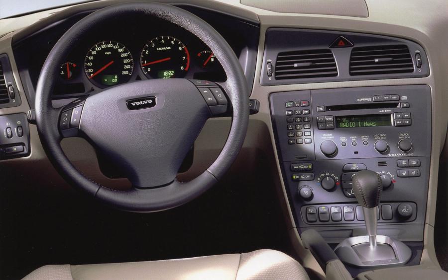  Volvo S60 2000 года  (фото 2 из 37)